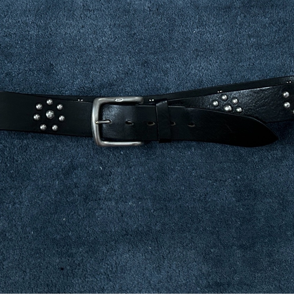 Barney’s Women’s Black Leather Belt, Silvertone Buckle 43”. (45” incl buckle)